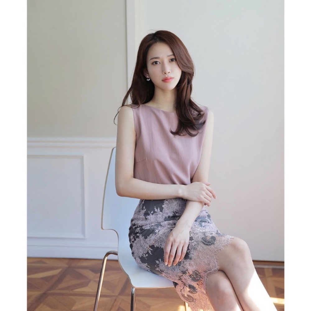 Chic Lace Pencil Skirt in Pink and Gray